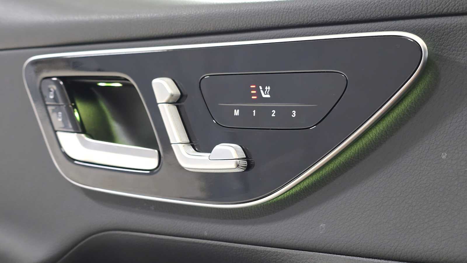 2025 Mercedes-Benz GLC 300 GLC 300