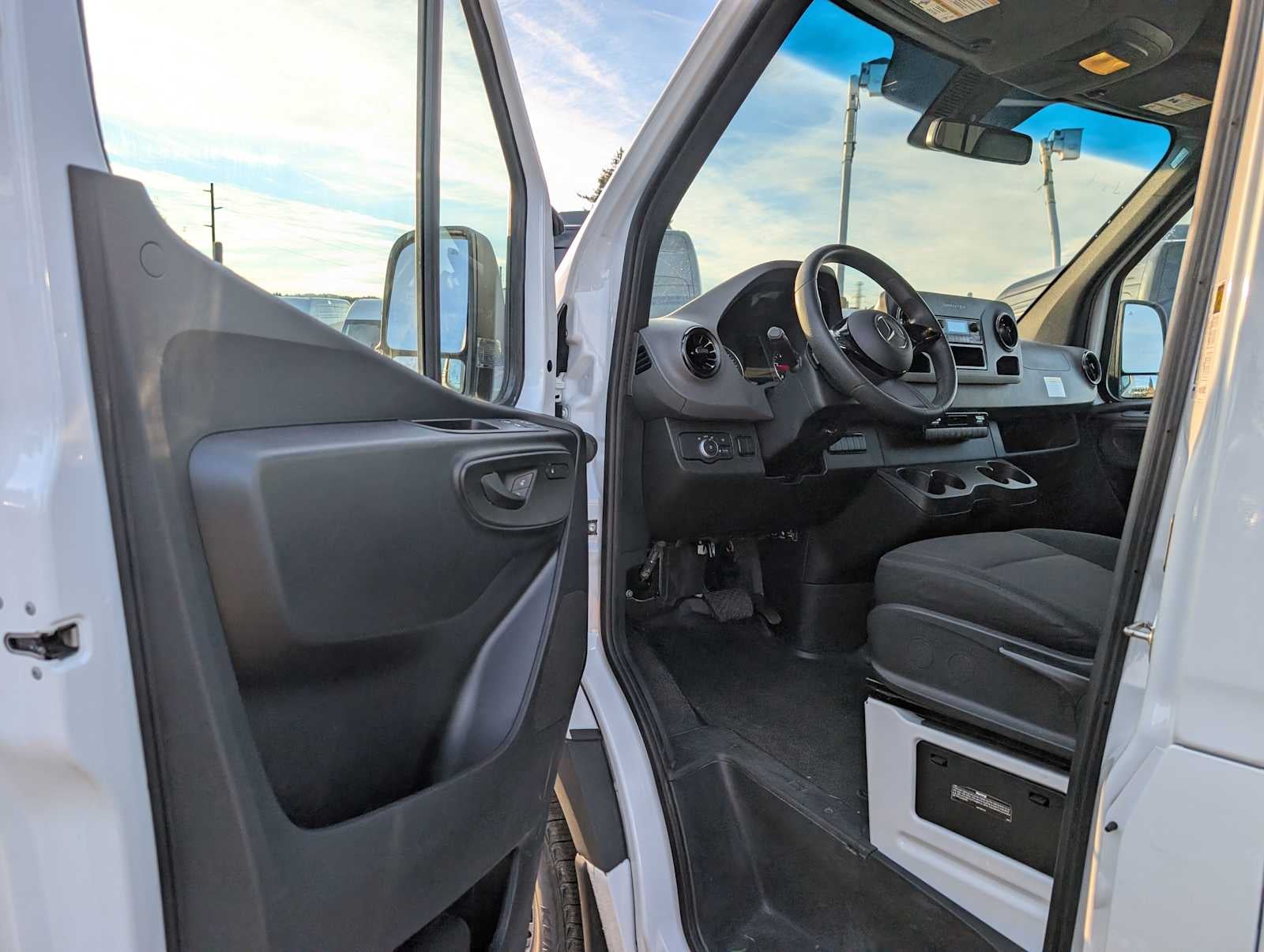 2025 Mercedes-Benz Sprinter 2500 Standard Roof I4 Diesel 144" RWD