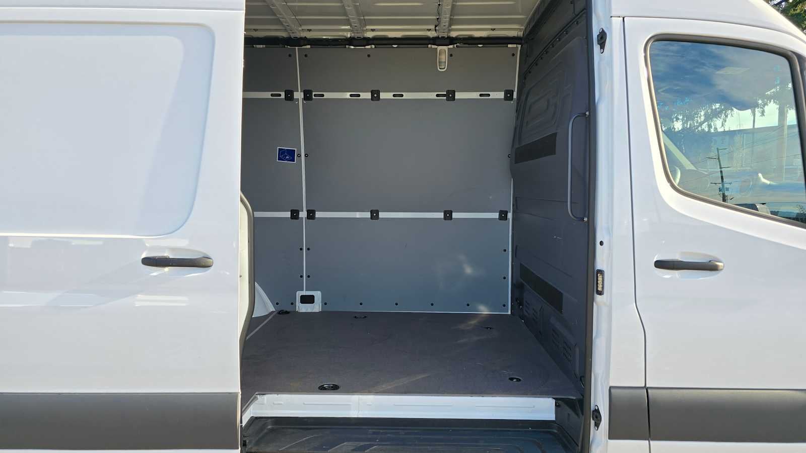 2025 Mercedes-Benz Sprinter 2500 Standard Roof I4 Diesel 144" RWD