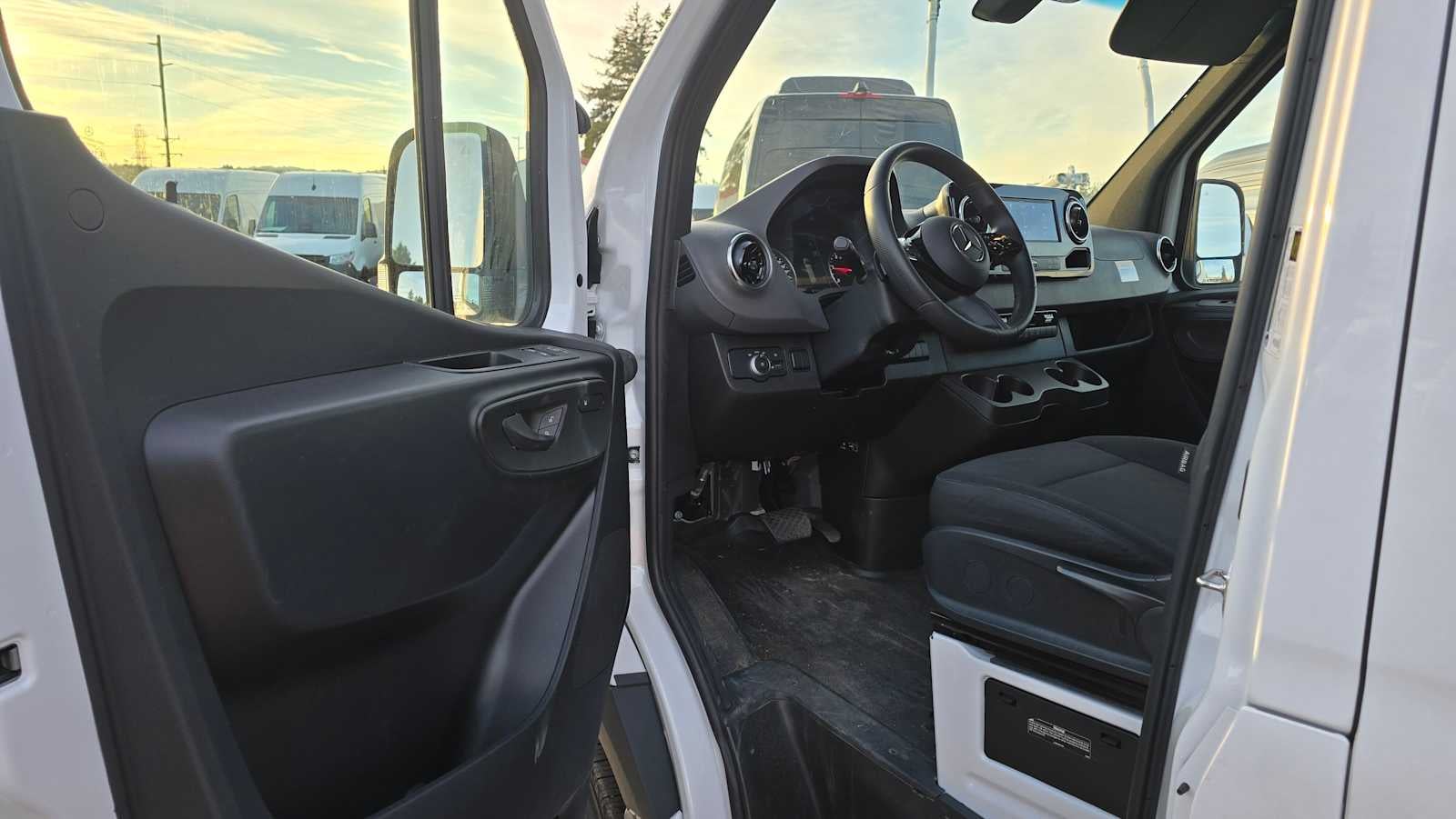 2025 Mercedes-Benz Sprinter 2500 High Roof I4 Diesel 170" RWD