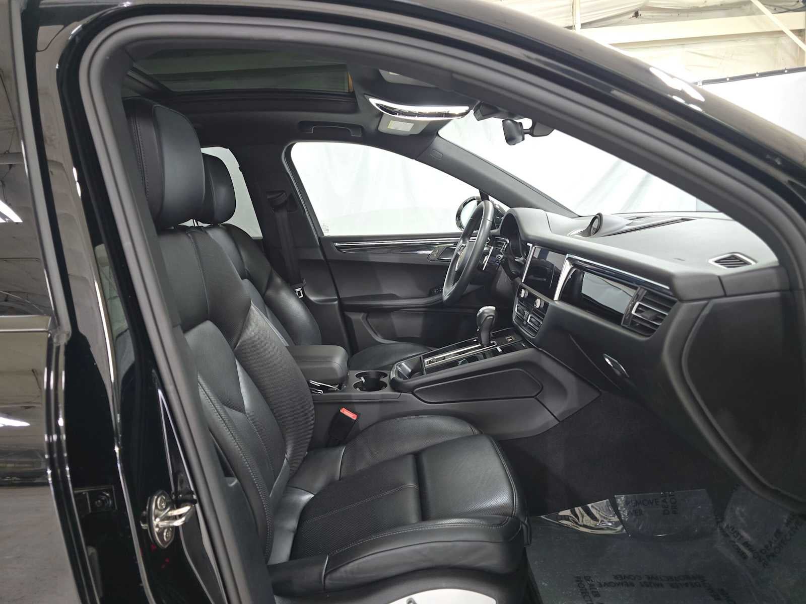 2025 Porsche Macan AWD