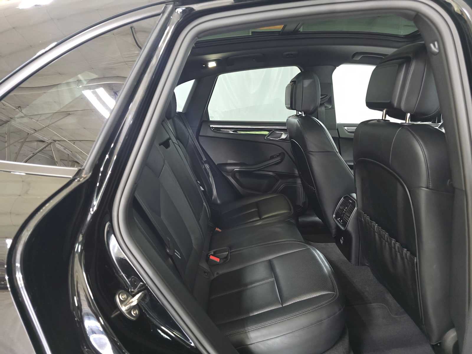 2025 Porsche Macan AWD