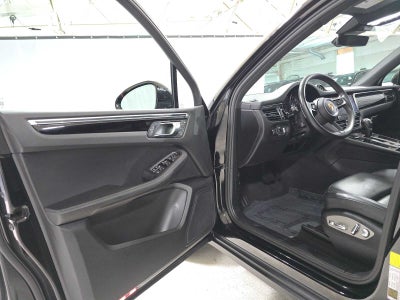 2025 Porsche Macan AWD