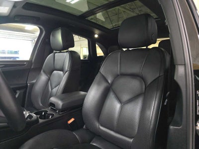 2025 Porsche Macan AWD