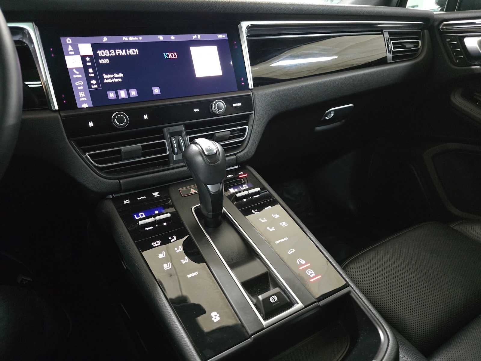 2025 Porsche Macan AWD