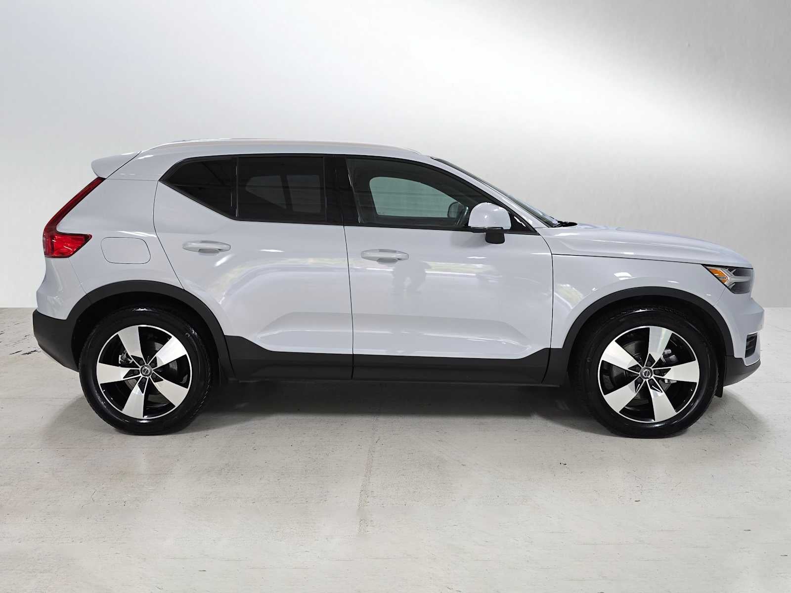 2020 Volvo XC40 Momentum