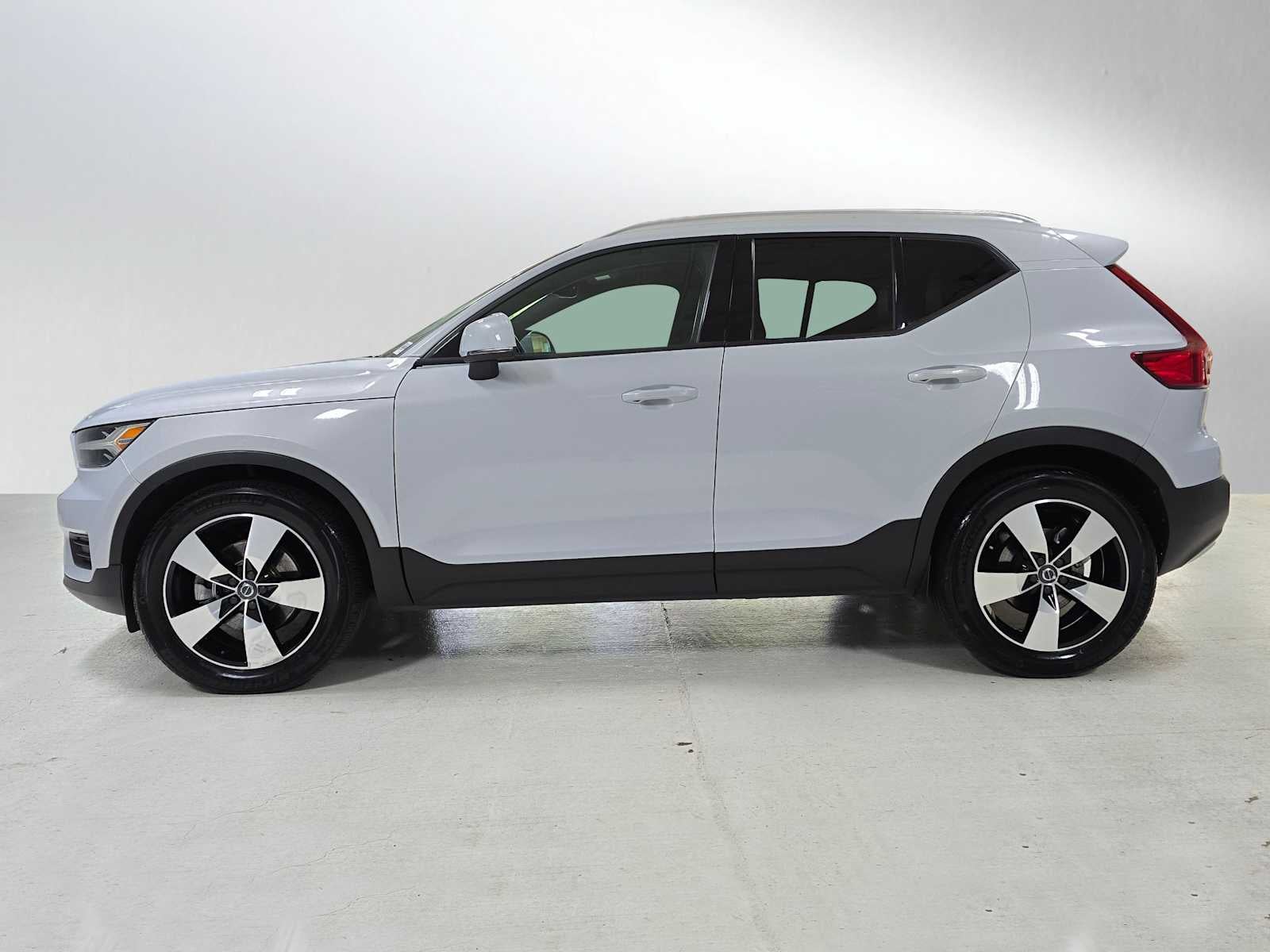 2020 Volvo XC40 Momentum