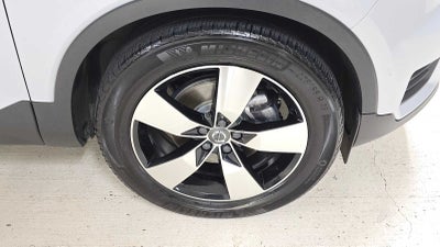 2020 Volvo XC40 Momentum