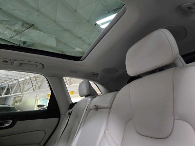 2023 Volvo XC60 Recharge Plug-In Hybrid Plus Bright Theme