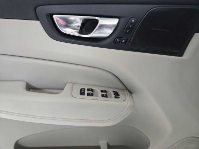 2023 Volvo XC60 Recharge Plug-In Hybrid Plus Bright Theme