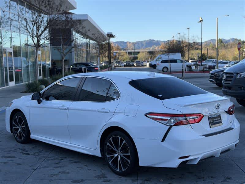 2020 Toyota Camry SE